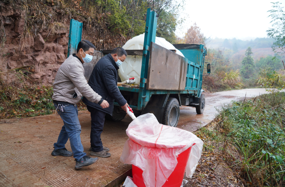 中方半界村：多措并举抗旱情 送水入户润“民心”