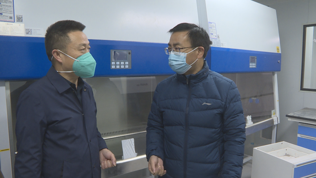 张家铣深入县城督导调研疫情防控工作