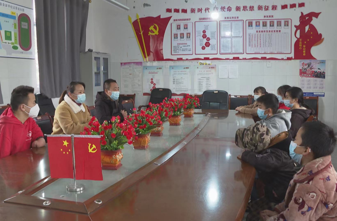 献爱心 送温暖——中方县委宣传部联合怀化市志愿者协会走访慰问困难学生