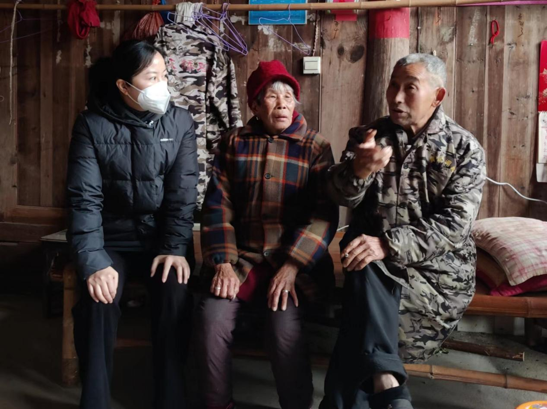 刘佳深入袁家镇走访慰问结对帮扶群众