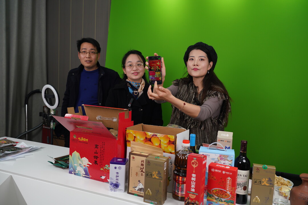 “年味”中方|“中味方好”让年味更有“味” 中方县启动2023年网上年货节