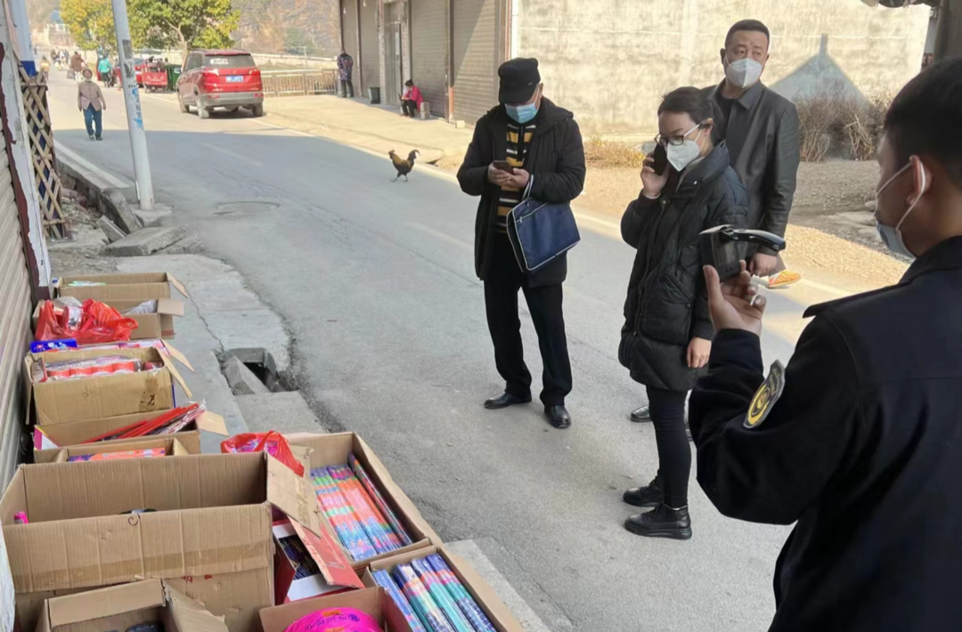 中方县多部门联合开展烟花爆竹“打非治违”专项行动