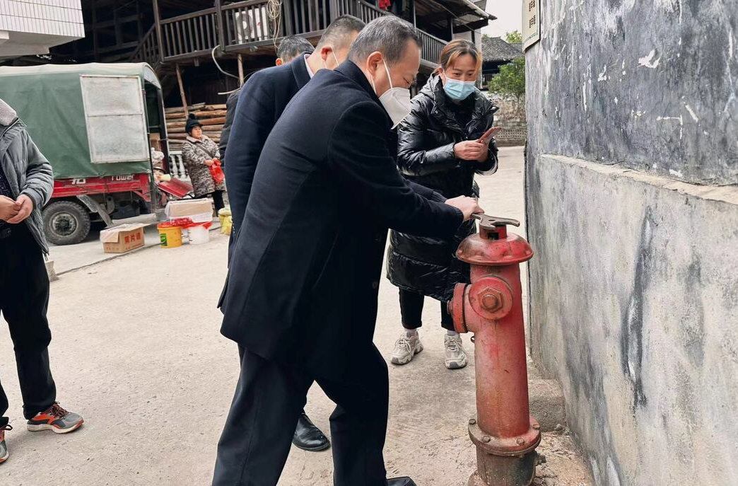 向付和春节前夕到铜鼎镇走访慰问困难群众 调研安全生产、疫情防控等重点工作