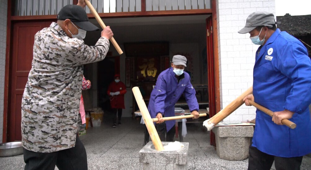 “年味”中方|中方县：寻觅年味  打糍粑