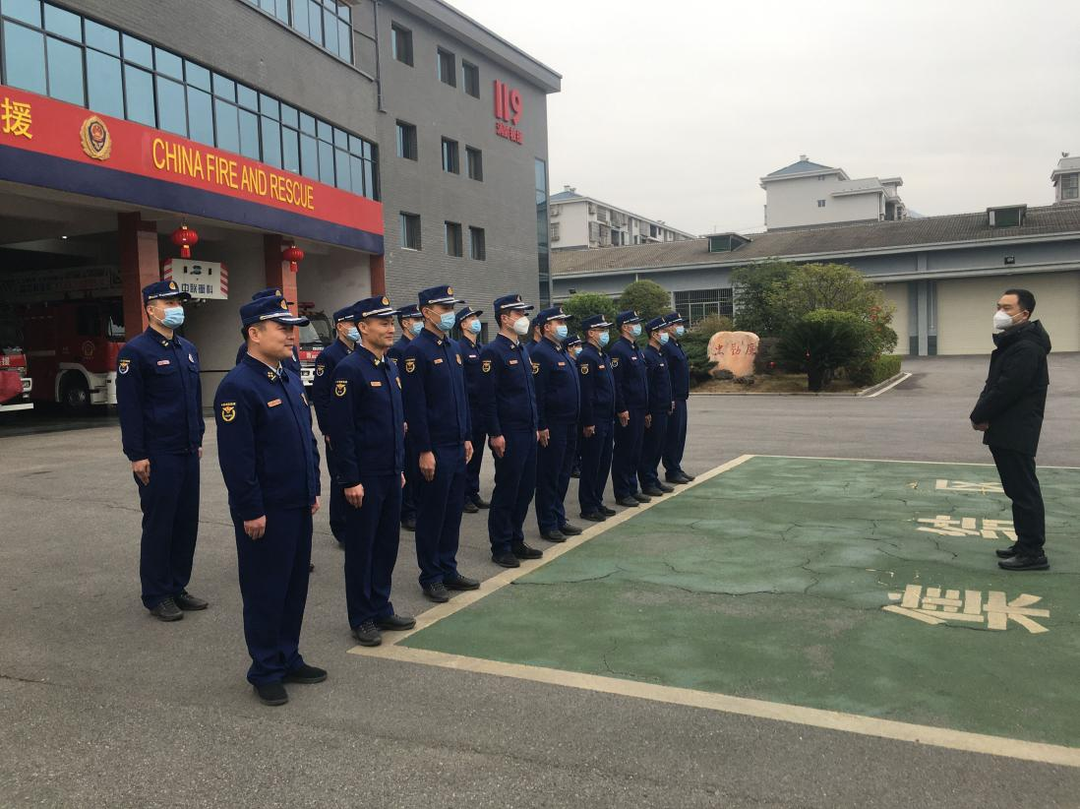 胡杰走访慰问县消防救援大队