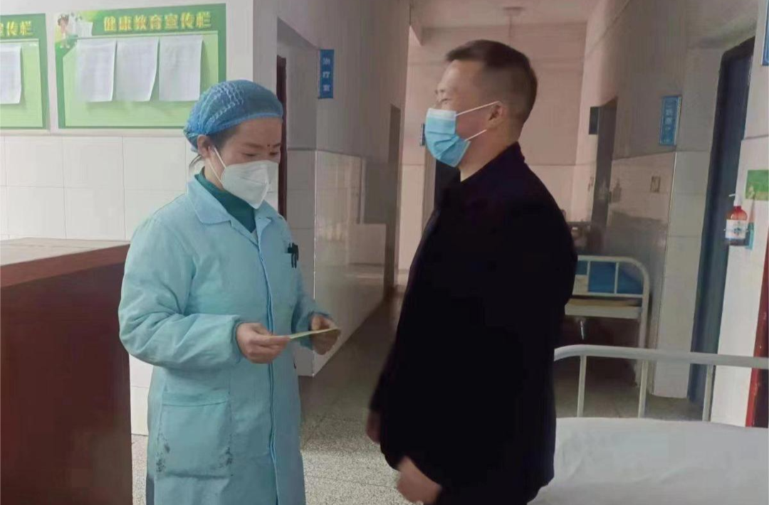 铜湾镇：节前看望慰问一线医务人员