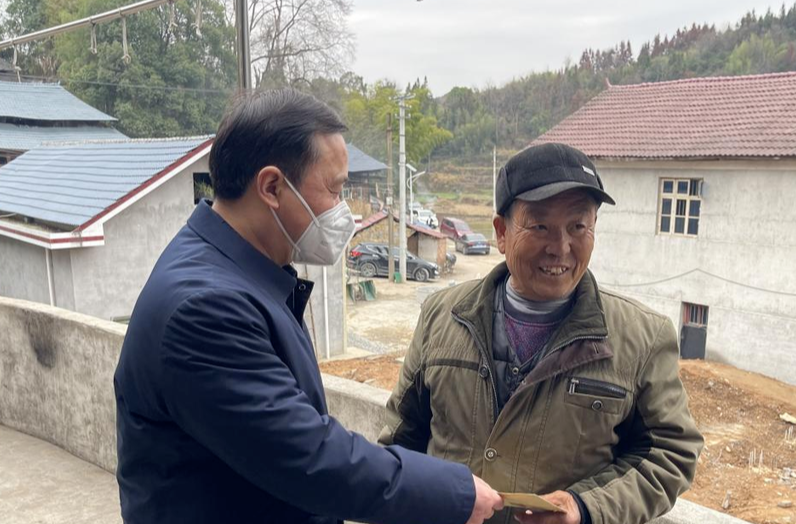 蔡迪文春节前夕到花桥镇走访慰问困难党员 调研安全生产、疫情防控等重点工作