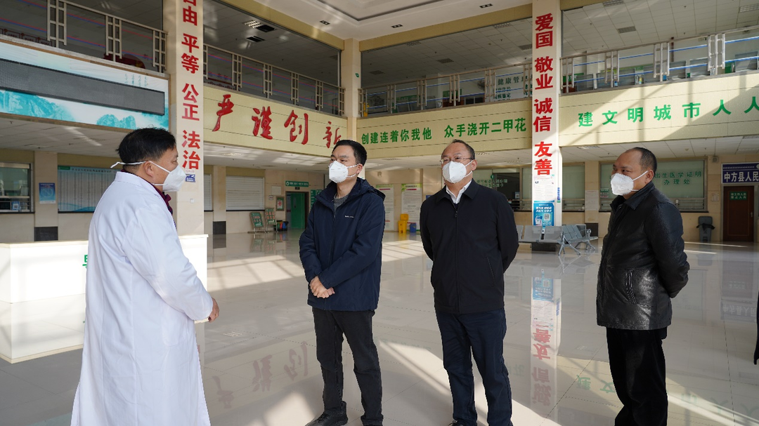 胡杰春节走访慰问坚守一线干部职工
