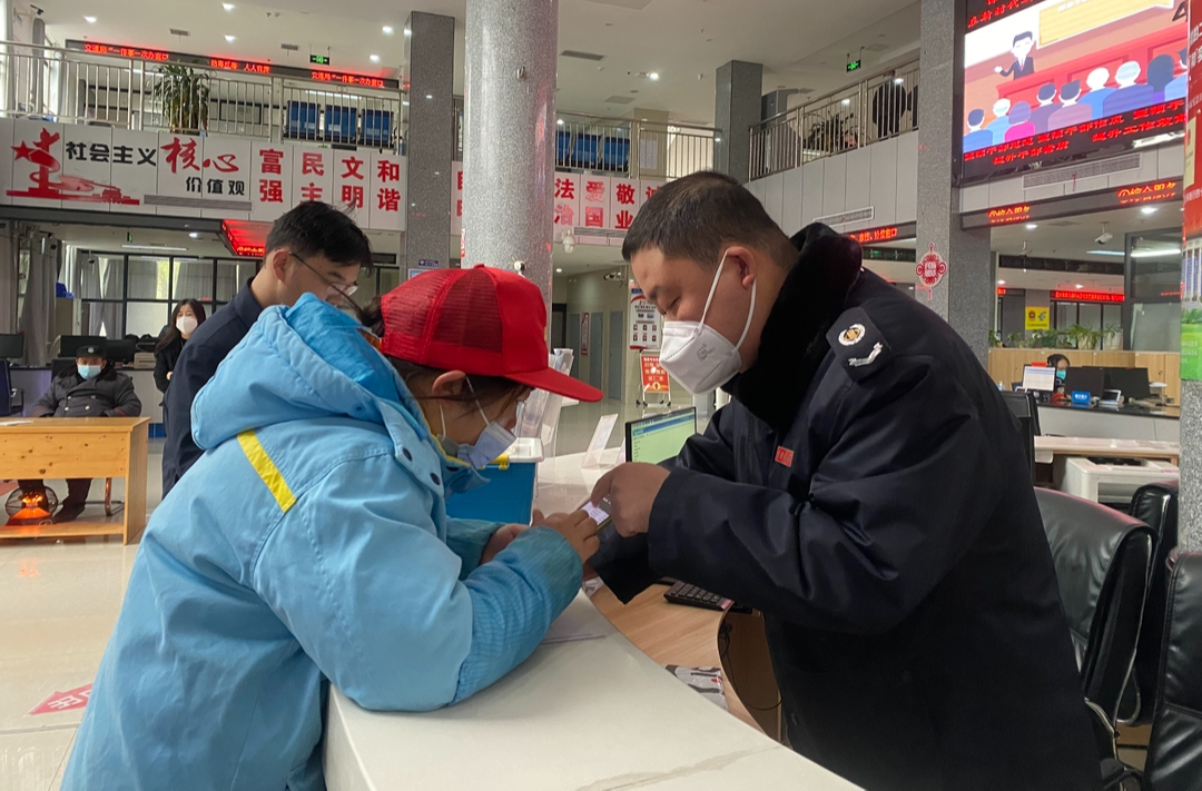 新春走基层|中方县政务中心窗口全开 优质便捷服务群众