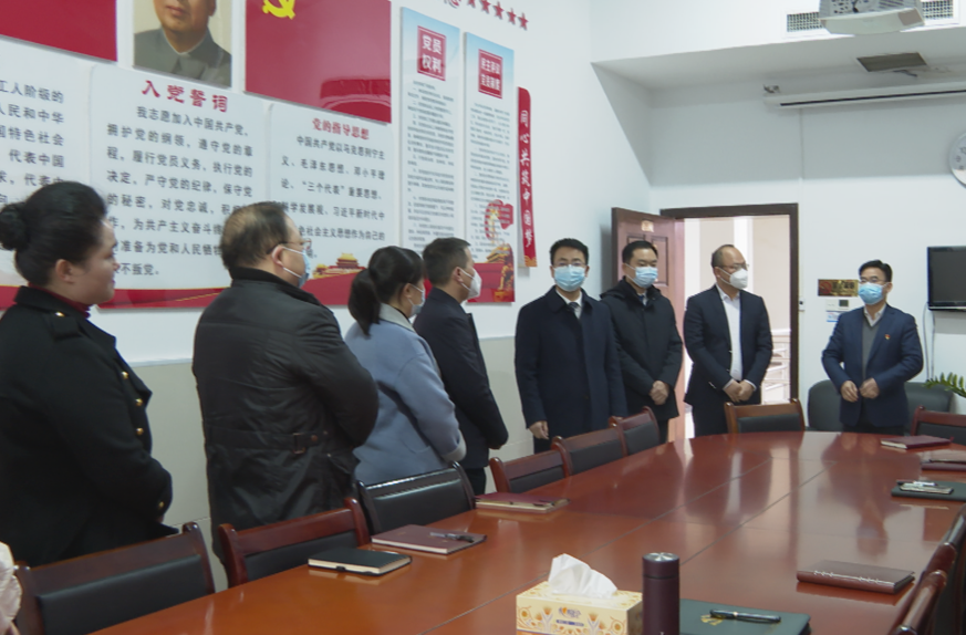 新春上班第一天 张家铣、胡杰走访慰问干部职工