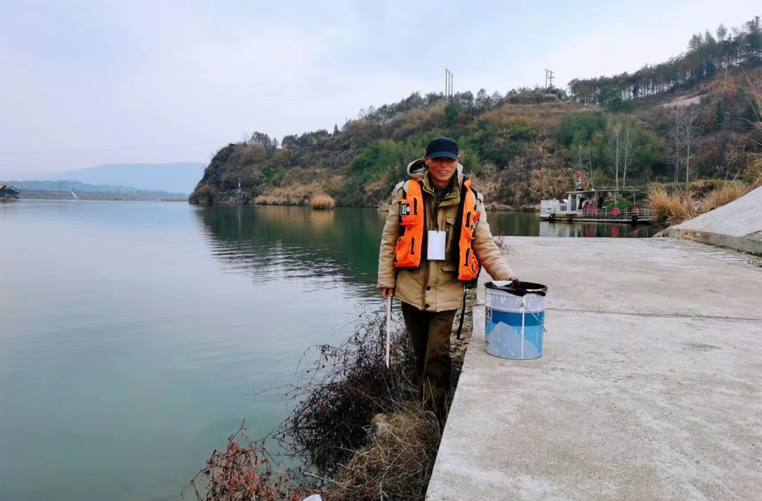 中方县铜鼎镇：巡河护河道 落实河长制