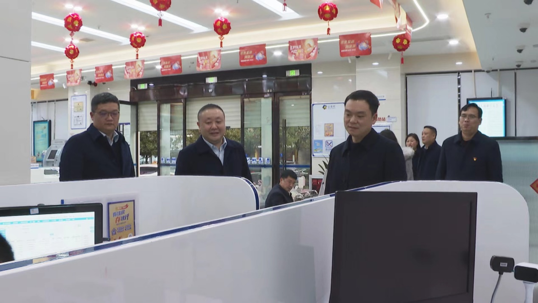胡杰赴银行调研金融工作