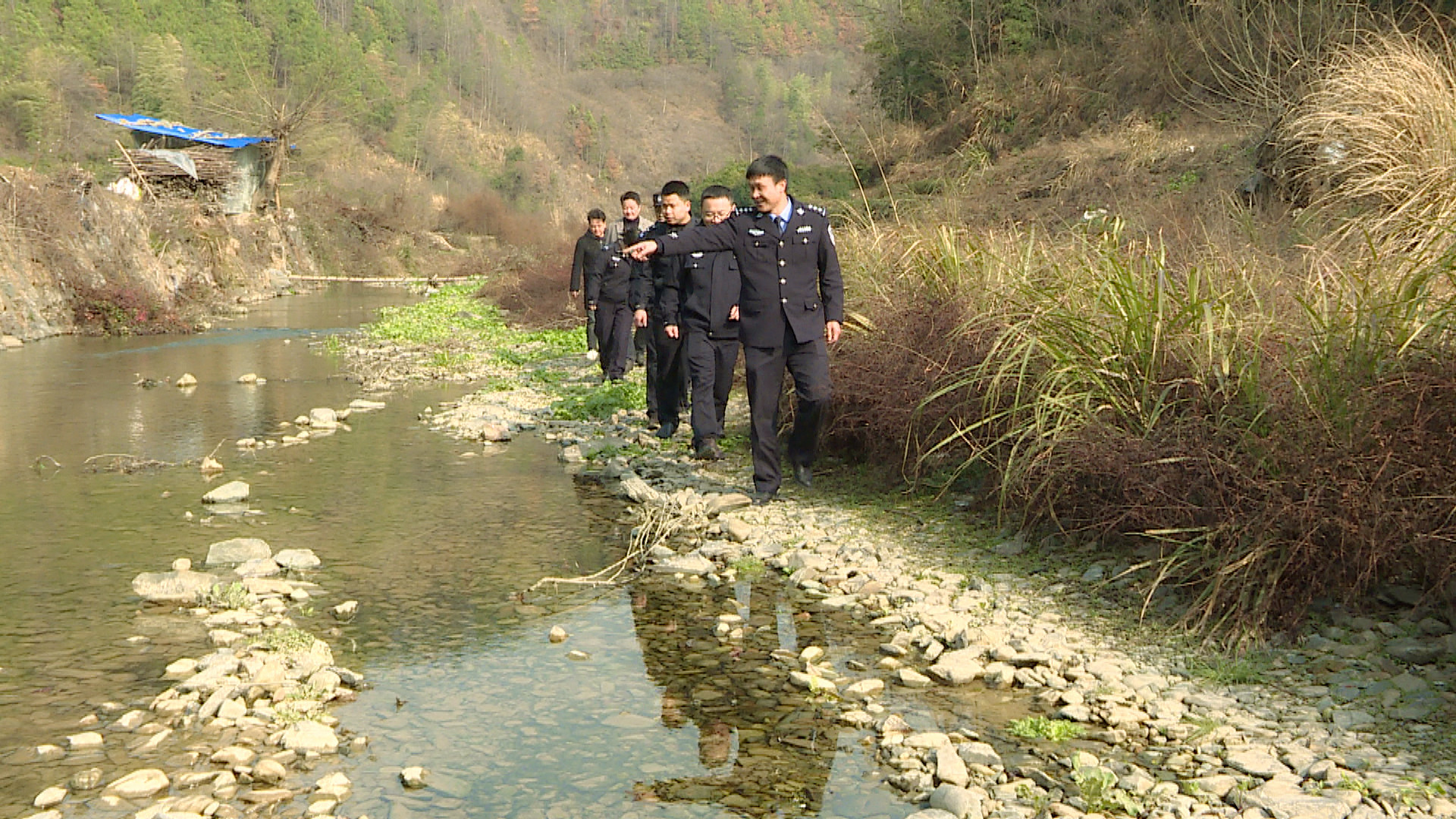 中方公安：巡河护河  守护碧水清流