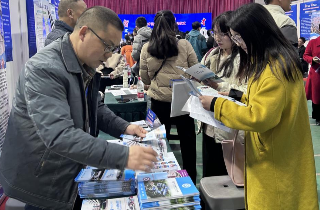 中方县赴高校开展招才引才高校行活动