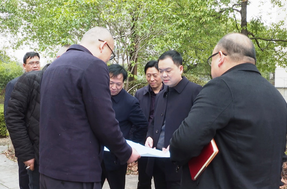 胡杰调研县政务中心停车场建设