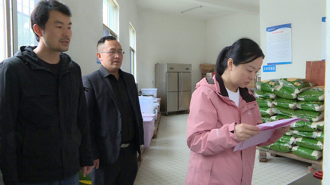 刘佳暗访督查校园食品安全及安全维稳等工作