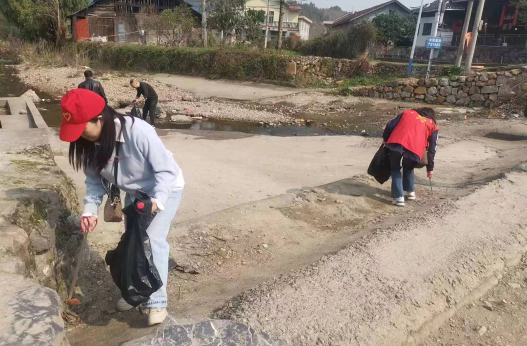 县自然资源局联合袁家镇上炉村村“两委”开展“人居环境整治”志愿服务活动