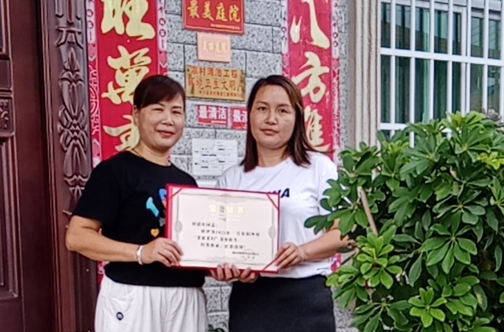 中方县桐木镇廖建红：巾帼执委领巾帼，和美村庄秀和美