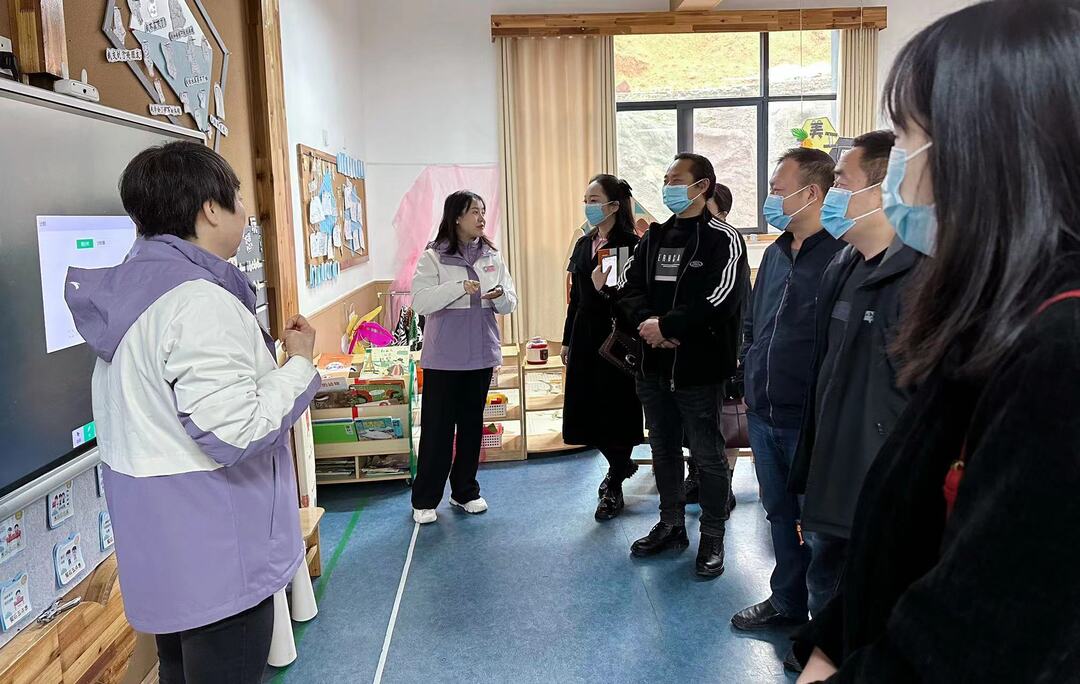 中方县医卫文艺教育界别政协委员到县第一幼儿园调研城区学前教育