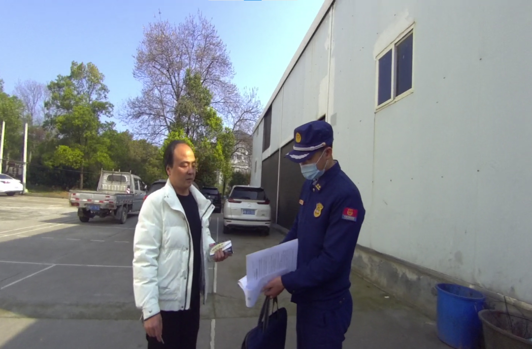 中方县消防安全隐患曝光：一单位违规使用金属夹芯板材搭建板房  依法查封！