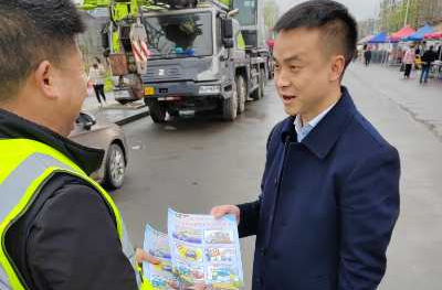 中方县中方镇：利用赶集日开展道路交通安全宣传