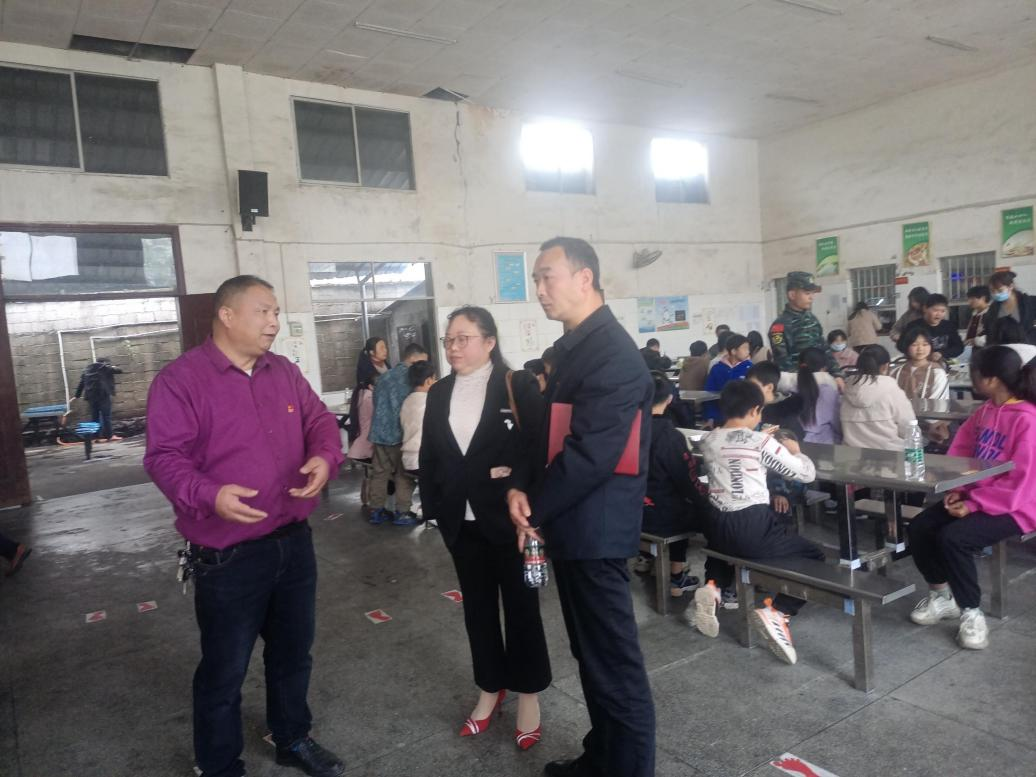 中方县牌楼中学：建“四清”食堂 守舌尖安全