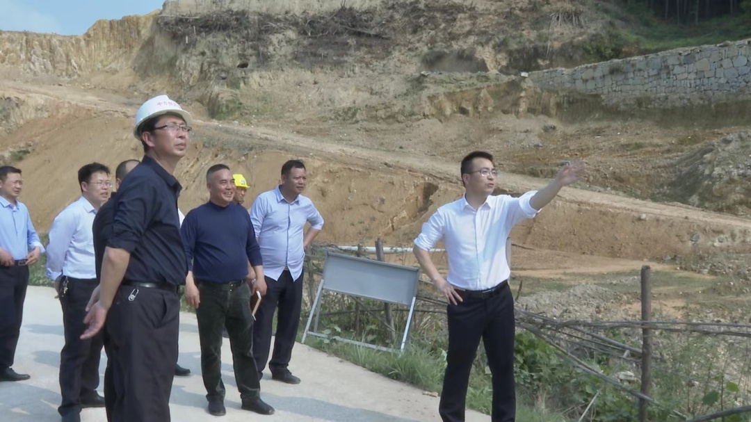 张家铣深入中方镇调研重点项目建设、地质灾害防治等工作