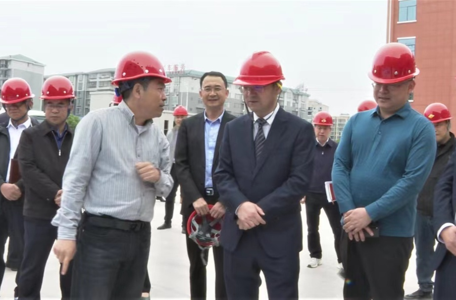 张家铣专题调研怀化恒雅高级中学项目建设