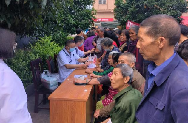 中方县泸阳镇：与“家医”相约 和健康相伴