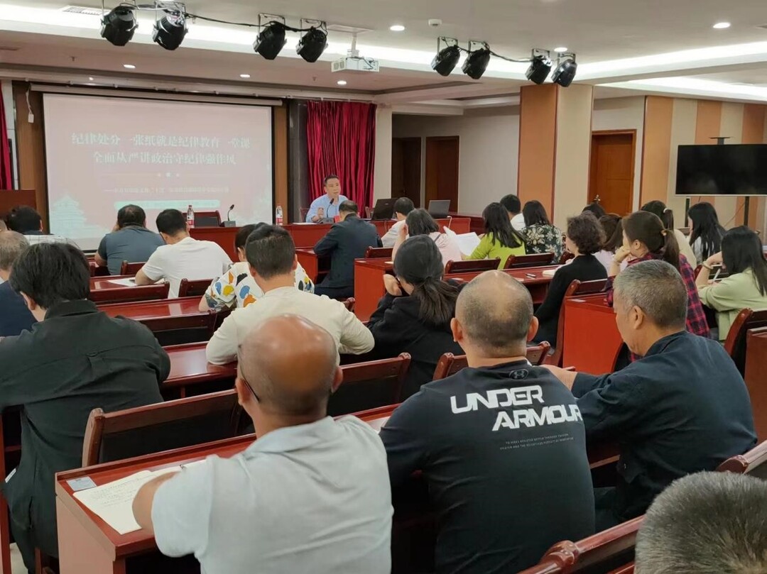 刘国龙赴县融媒体中心开展清廉文化“十进”活动暨纪律宣讲党课