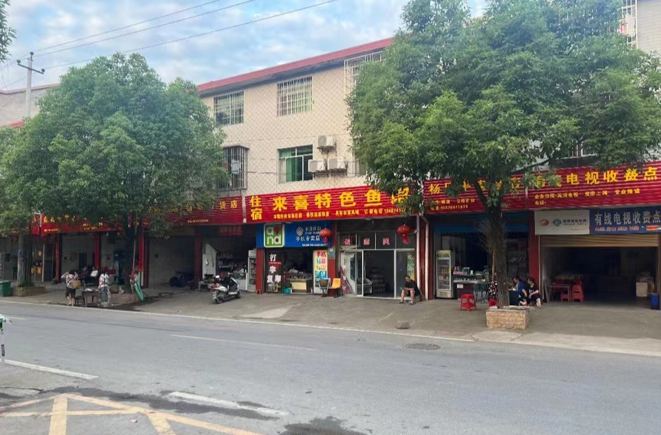 中方县新路河镇：门面“焕新颜”，集镇“更靓眼”