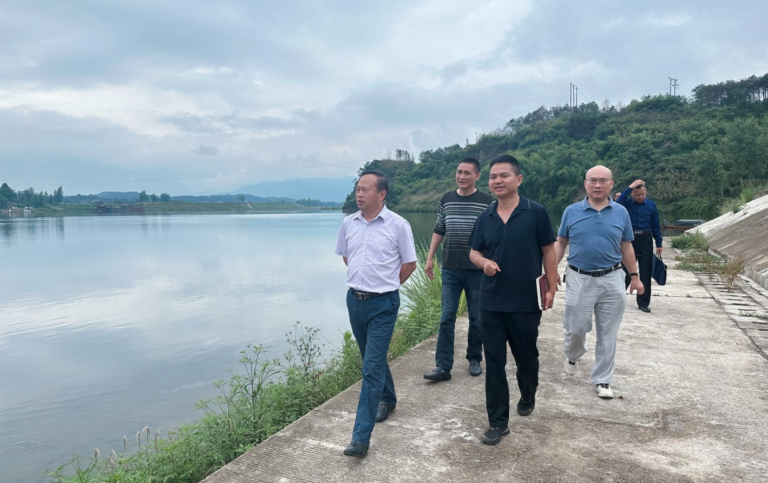 向付和到沅水铜鼎段开展生态环境专项民主监督踏察活动
