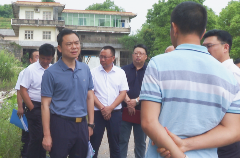 胡杰现场调研“湘首云”建设项目工作