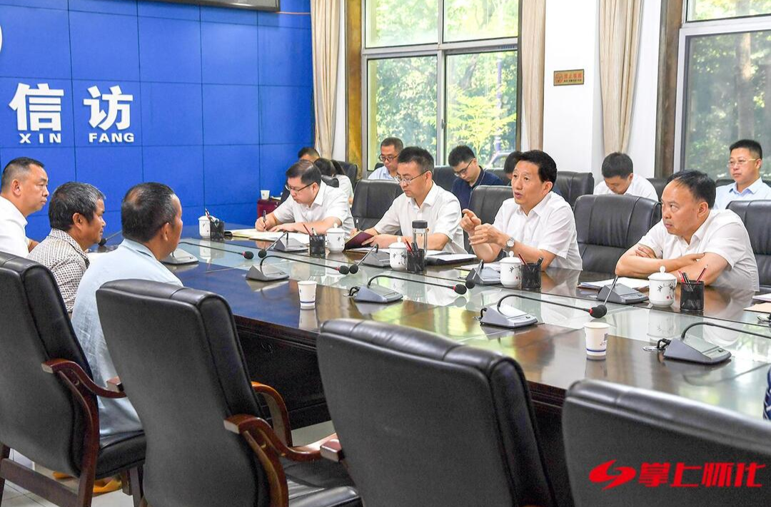 许忠建在中方县下沉接访时强调：用心用情用力为群众排忧解难