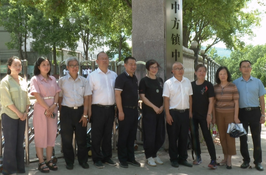 香港两地一心、MAD考察团赴中方县进行学校考察