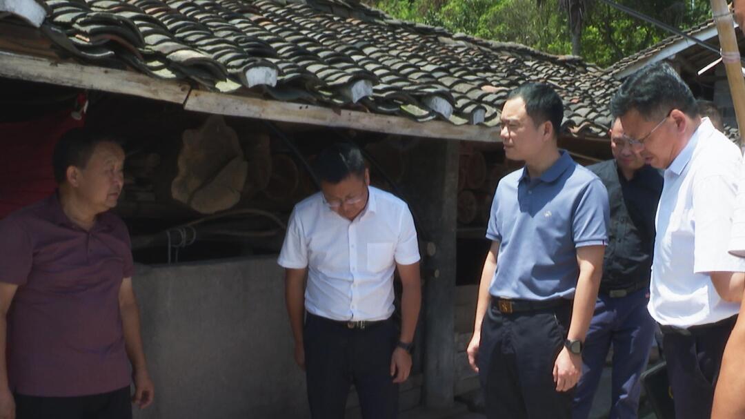 胡杰赴中方镇督导农村户厕问题摸排整改工作