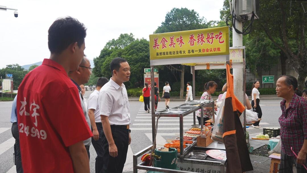 胡杰以“四不两直”方式督导检查燃气安全工作