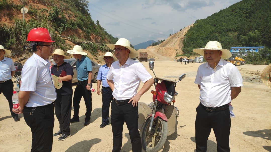 张家铣现场调研重点项目建设工作