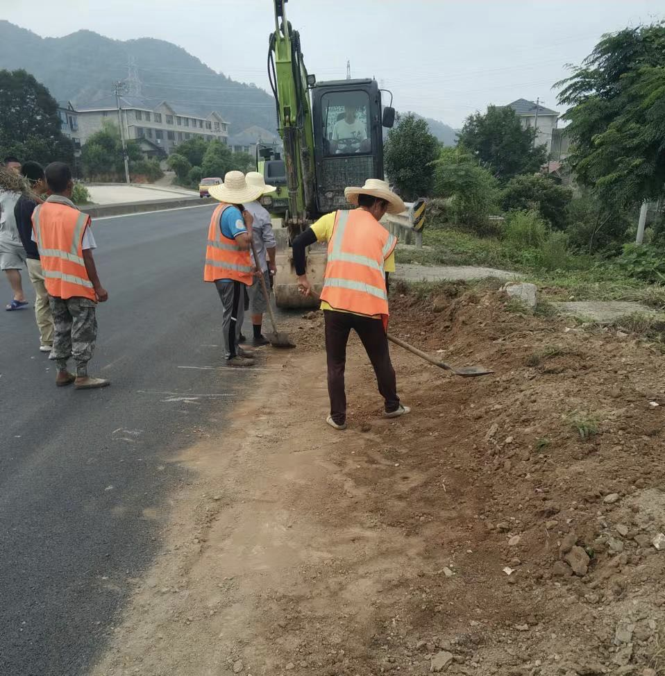 中方县公路建设养护中心扎实做好夏季公路养护