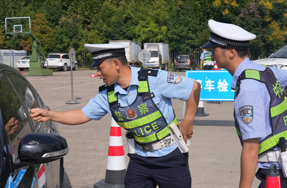 中方县交警大队开展路面执勤执法安全防护演练
