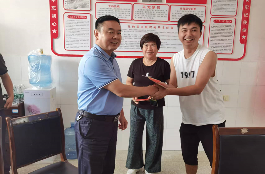 张必忠到中方县桐木镇中学开展教师节走访慰问活动