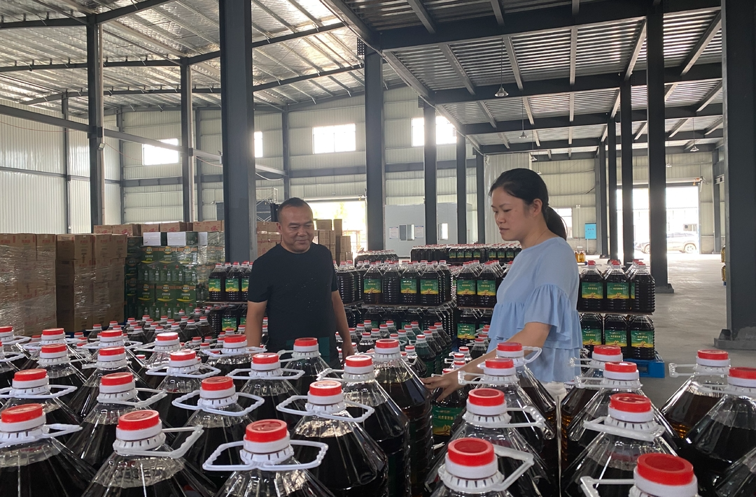 视频|中方县林业局进企业宣传入规政策，为企业加“油”