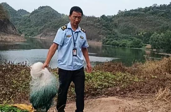 中方县中方镇：打击非法捕捞 守护绿水青山