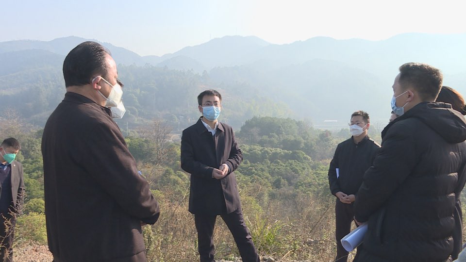 张家铣深入县产业开发区调研项目建设工作