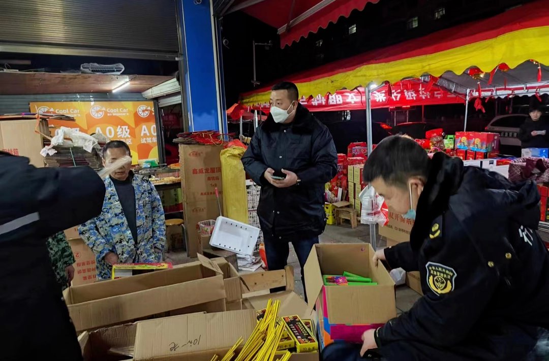 新春走基层｜中方：烟花爆竹“打非治违”持续行动 严守春节安全关