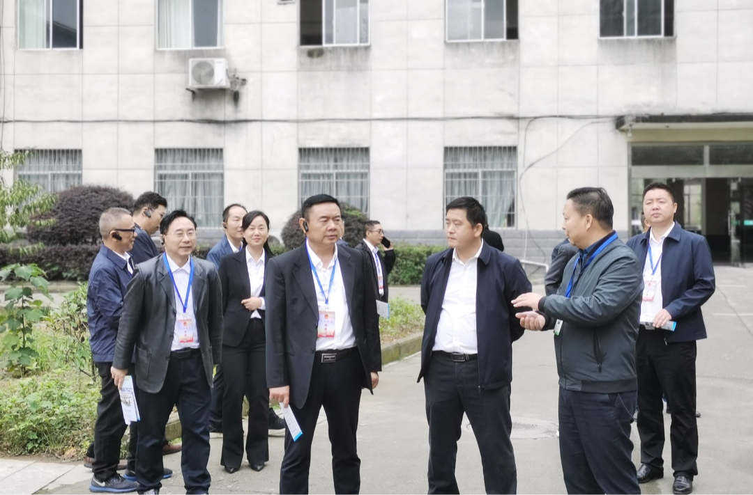 中方县人大常委会组织省市县人大代表集中视察卫生健康工作