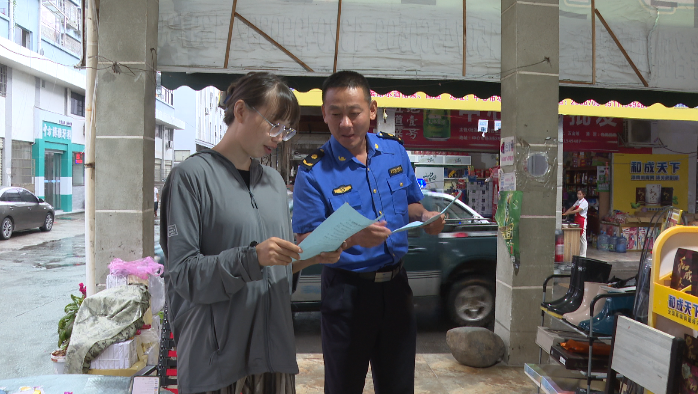 中方县城管执法局开展沿街环境整治 助力优化营商环境