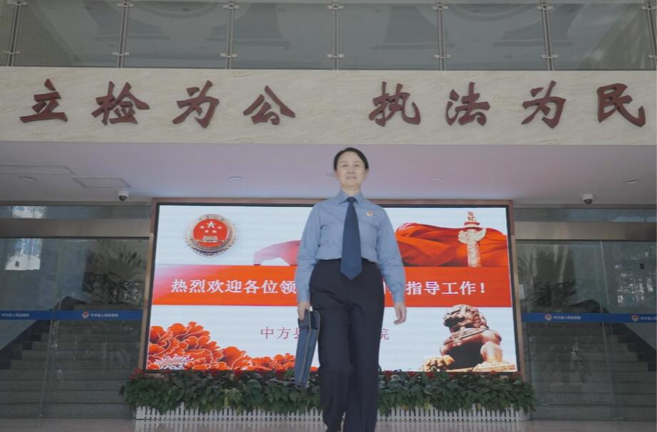 视频|中方人·中方县敬业奉献道德模范冯潭：二十年初心不改 维护公平正义永远在路上