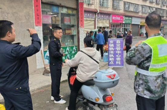 中方县铜鼎镇：开展道路交通整治 助力优化营商环境