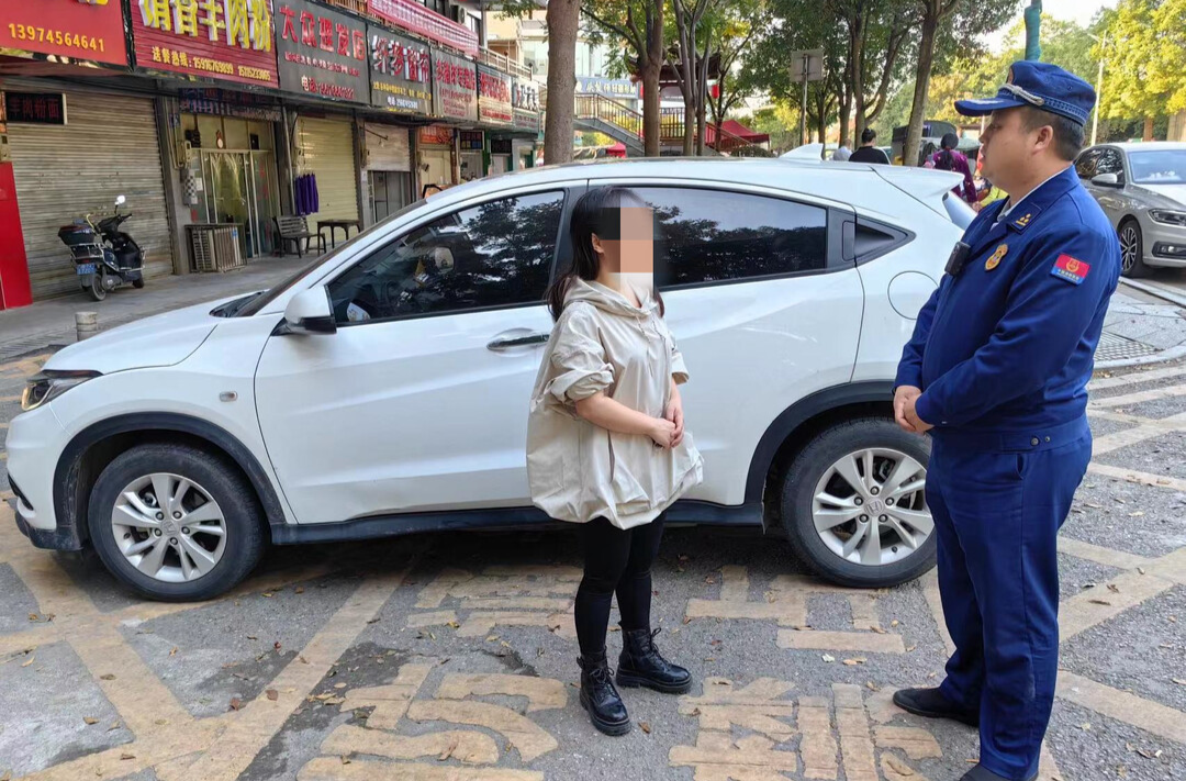 中方县消防安全隐患曝光：私家车违法占用消防车通道被依法处罚